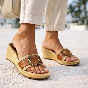 LUISA D’ORIO ITALY WEDGE JEWELED SANDAL METALLIC CANVA & BROWN LEATHER, SIZE 9